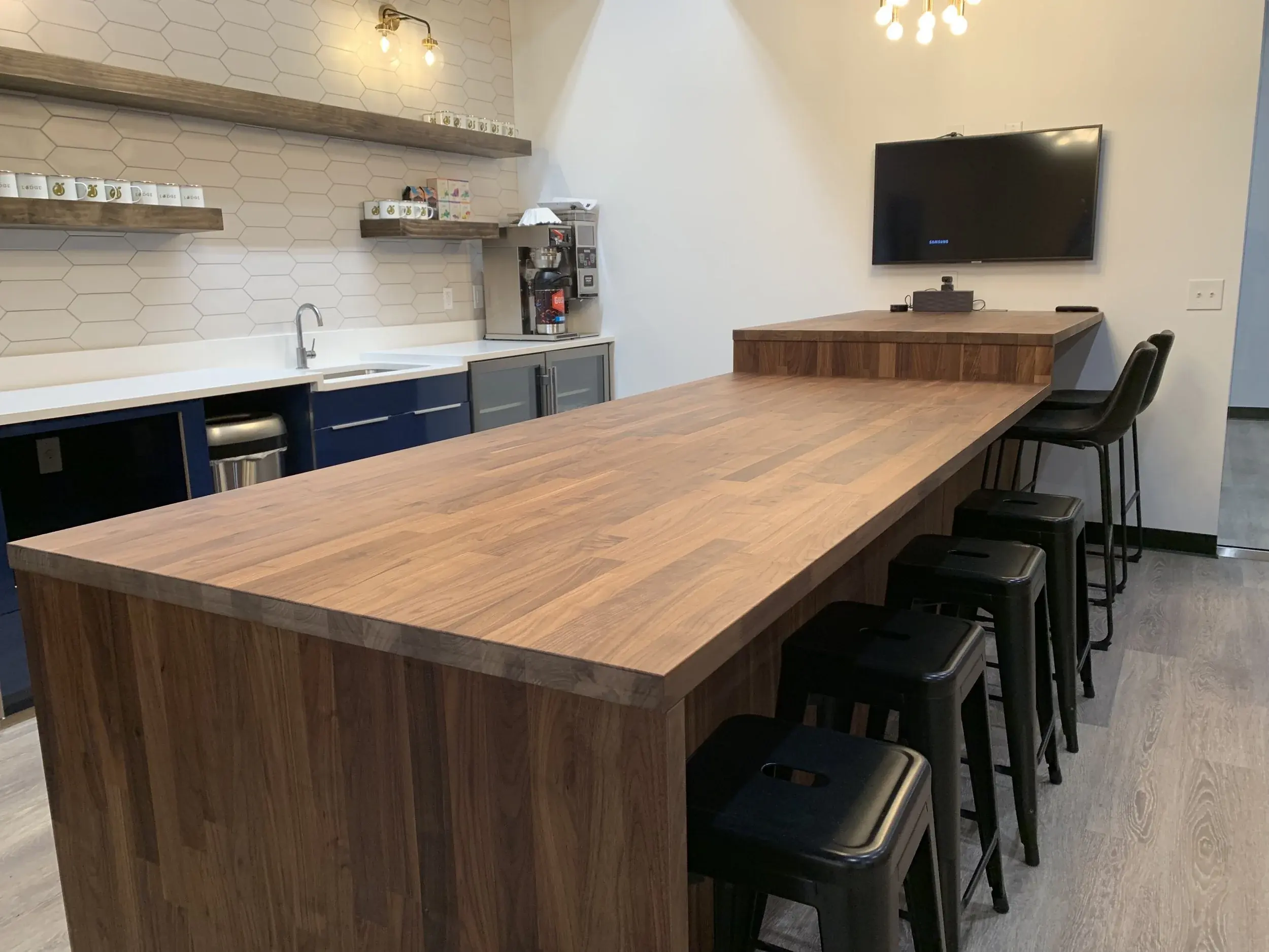 Kitchen and coffee bar